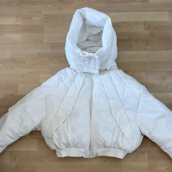 Women's White Puffer Jacket - Picture 8 of 9